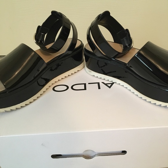 Sandals - Picture 4 of 6